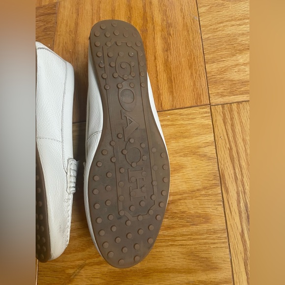 Coach moccasins in beige with gold tone detail - Picture 9 of 15